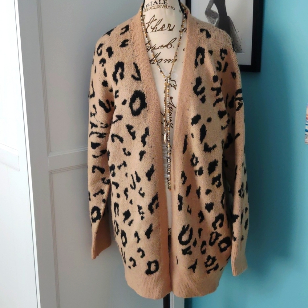 Oversized leopard print cardigan
